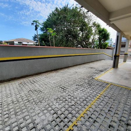 Apartamento 3 Quartos 8 Pessoas A 50 Mts Da Praia De Bombas, A 100M Da Passarela Do Ribeiro Bombinhas Exterior foto